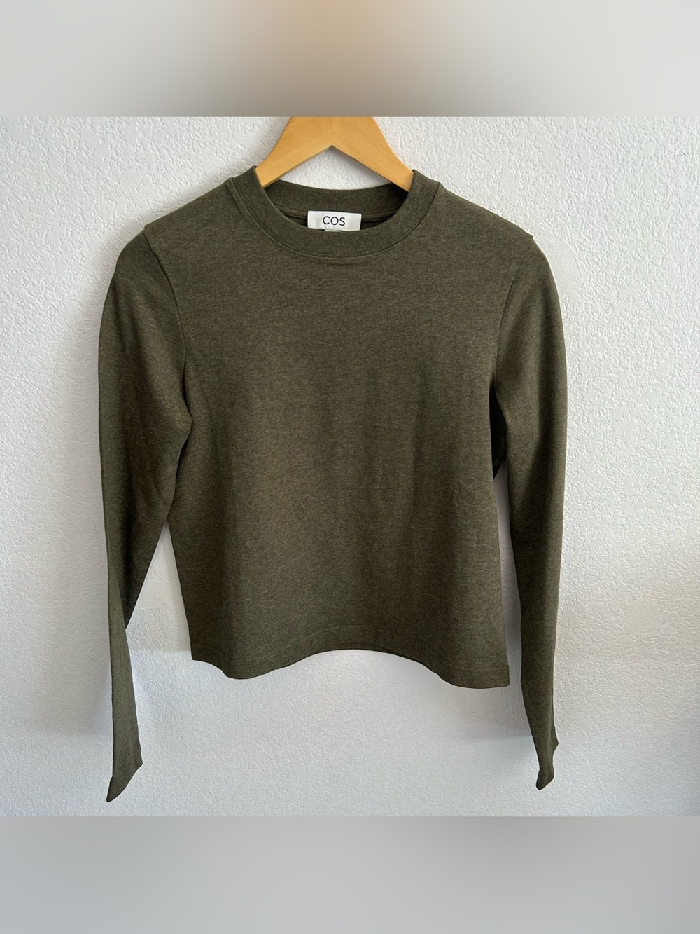 NWOT COS Women’s Olive Green Long Sleeve Crewneck Top. Olive Green. Small